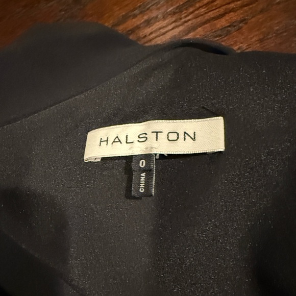 Halston
Dress
Women's
One Shoulder Asymmetrical Sleeve - Picture 2 of 9